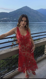 Natalie Noel Mariduena feet photo thumbnail
