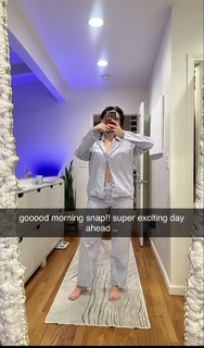 Natalie Noel Mariduena feet photo thumbnail