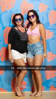Natalie Noel Mariduena feet photo thumbnail
