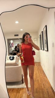 Natalie Noel Mariduena feet photo thumbnail