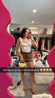 Natalie Noel Mariduena feet photo thumbnail