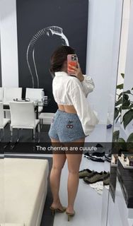 Natalie Noel Mariduena feet photo thumbnail