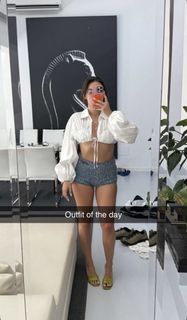 Natalie Noel Mariduena feet photo thumbnail