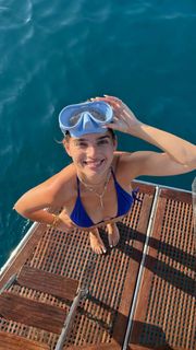 Natalie Noel Mariduena feet photo thumbnail