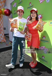 Natalie Noel Mariduena feet photo thumbnail