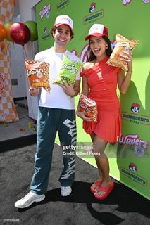 Natalie Noel Mariduena feet photo thumbnail