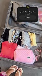 Natalie Noel Mariduena feet photo thumbnail