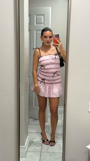 Natalie Noel Mariduena feet photo thumbnail