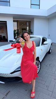 Natalie Noel Mariduena feet photo thumbnail