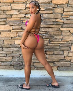 Natalie Nunn feet photo 11