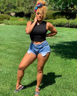 Natalie Nunn feet photo 17