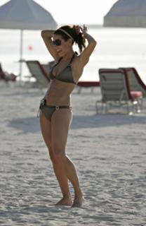 Natalie Pinkham feet photo thumbnail