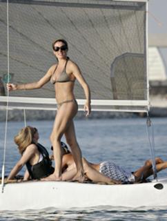 Natalie Pinkham feet photo thumbnail