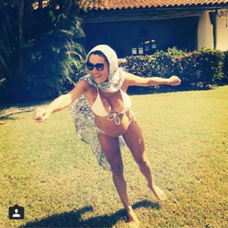 Natalie Pinkham feet photo thumbnail