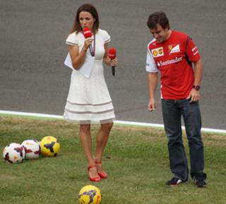 Natalie Pinkham feet photo thumbnail