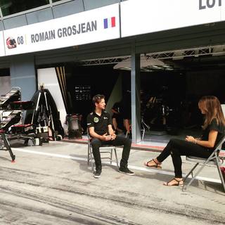 Natalie Pinkham feet photo thumbnail