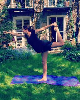 Natalie Pinkham feet photo thumbnail