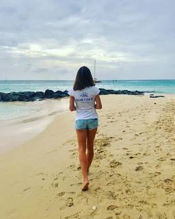 Natalie Pinkham feet photo thumbnail