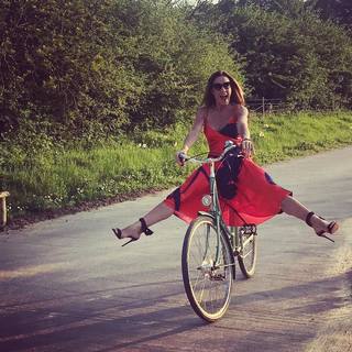 Natalie Pinkham feet photo thumbnail