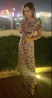 Natalie Pinkham feet photo thumbnail