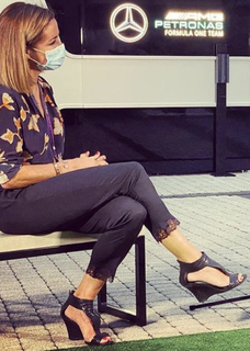 Natalie Pinkham feet photo thumbnail