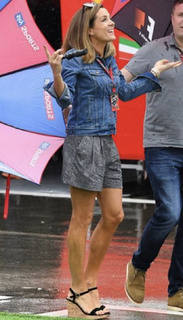 Natalie Pinkham feet photo thumbnail