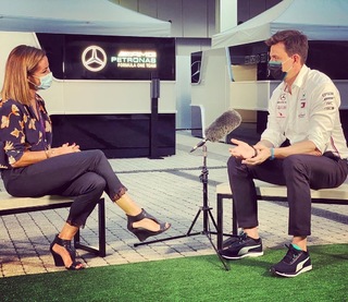 Natalie Pinkham feet photo thumbnail