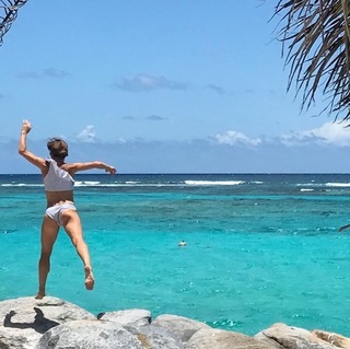 Natalie Pinkham feet photo thumbnail