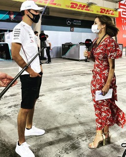 Natalie Pinkham feet photo thumbnail