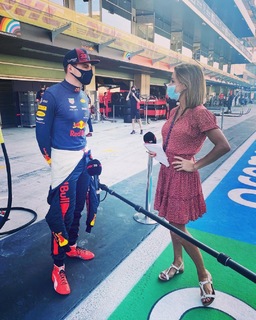 Natalie Pinkham feet photo thumbnail