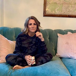 Natalie Pinkham feet photo thumbnail