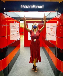 Natalie Pinkham feet photo thumbnail