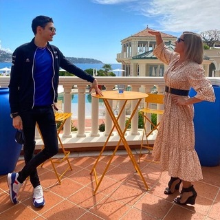 Natalie Pinkham feet photo thumbnail