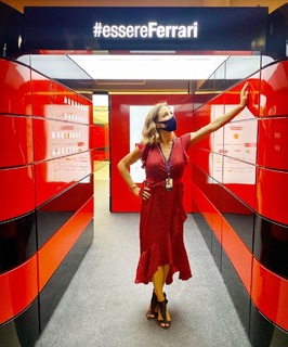 Natalie Pinkham feet photo thumbnail