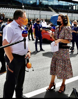 Natalie Pinkham feet photo thumbnail