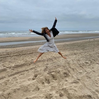 Natalie Pinkham feet photo thumbnail