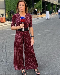 Natalie Pinkham feet photo thumbnail