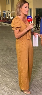 Natalie Pinkham feet photo thumbnail