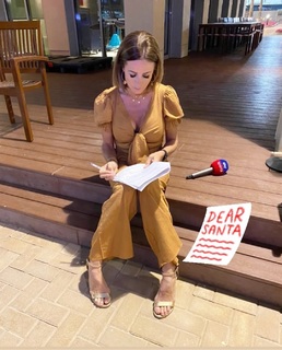 Natalie Pinkham feet photo thumbnail