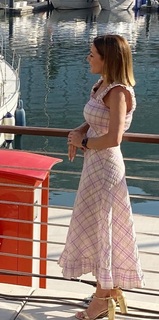 Natalie Pinkham feet photo thumbnail