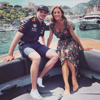 Natalie Pinkham feet photo thumbnail