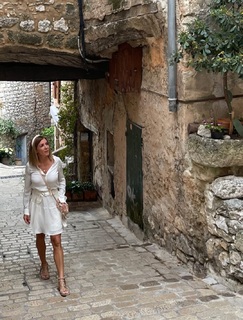 Natalie Pinkham feet photo thumbnail