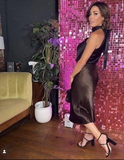 Natalie Pinkham feet photo thumbnail