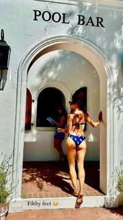 Natalie Pinkham feet photo thumbnail