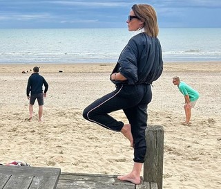 Natalie Pinkham feet photo thumbnail