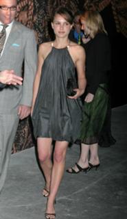 Natalie Portman feet photo thumbnail