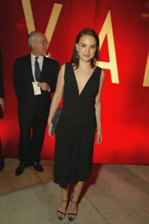 Natalie Portman feet photo thumbnail
