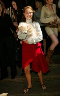 Natalie Portman feet photo thumbnail
