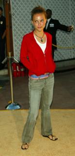Natalie Portman feet photo thumbnail