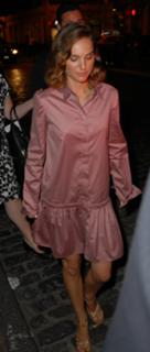 Natalie Portman feet photo thumbnail